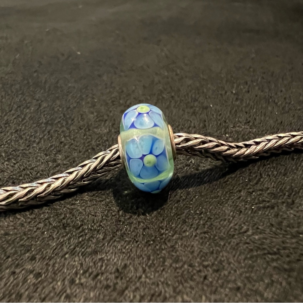Trollbeads Blue Flower on Light Green Glass Bead